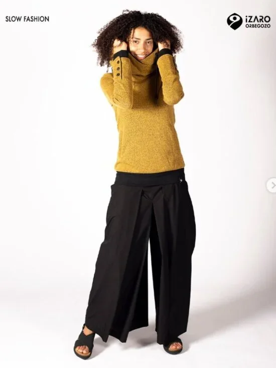 Unique sweatshirt with crossover hood - Picture 4 of 16